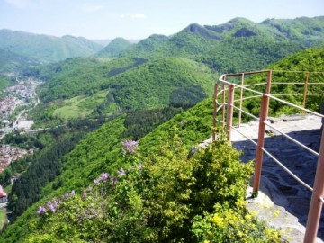 Teteven surroundings