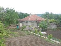 Two houses for sale on a shared plot of land near Veliko Tarnovo