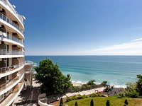 Luxurious first line sea apartment