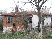Old house with huge garden near Elhovo